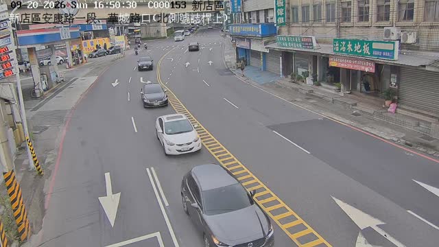 新店區安康路一段、華城路口(北側號誌桿上)