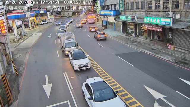 新店區安康路一段、華城路口(北側號誌桿上)
