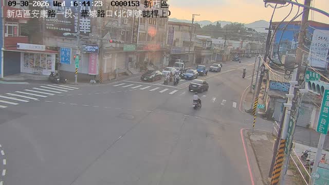 新店區安康路一段、華城路口(北側號誌桿上)
