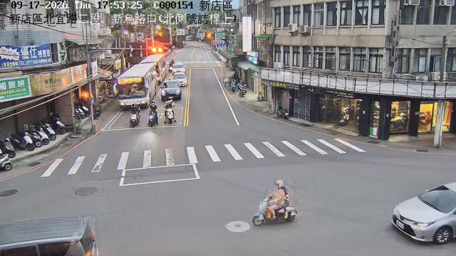 新店區北宜路二段、新烏路口(北側號誌桿上)