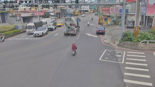 新店區安康路二段、安和路一段(東側號誌門架上)