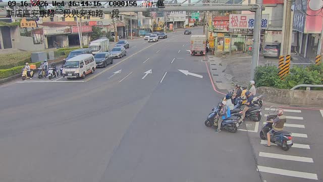 新店區安康路二段、安和路一段(東側號誌門架上)