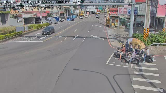 新店區安康路二段、安和路一段(東側號誌門架上)