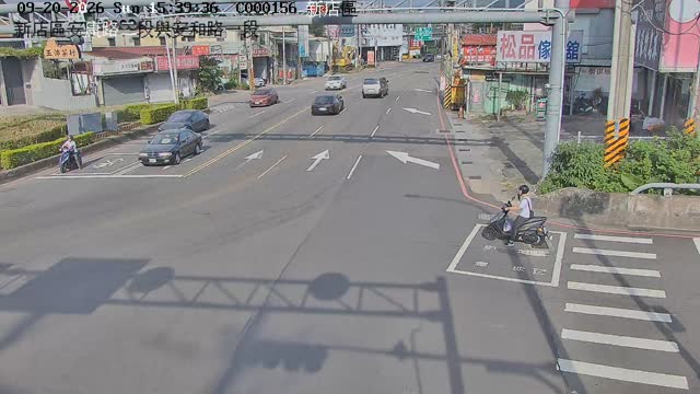 新店區安康路二段、安和路一段(東側號誌門架上)