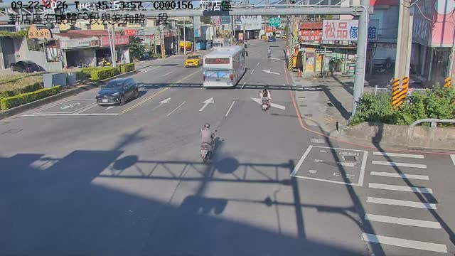 新店區安康路二段、安和路一段(東側號誌門架上)
