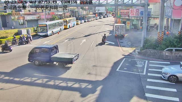 新店區安康路二段、安和路一段(東側號誌門架上)