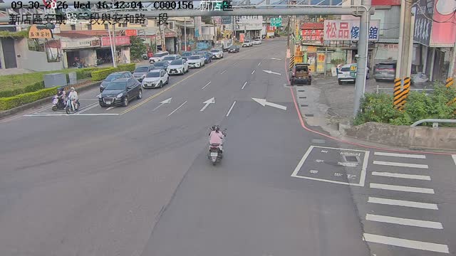 新店區安康路二段、安和路一段(東側號誌門架上)