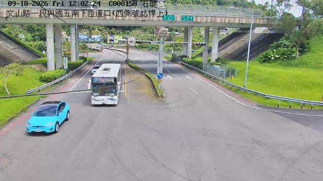 石碇區文山路一段、國五南下匝道口(西側號誌桿上)