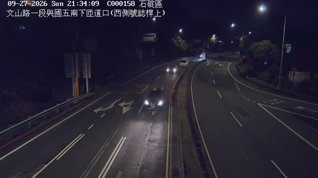石碇區文山路一段、國五南下匝道口(西側號誌桿上)