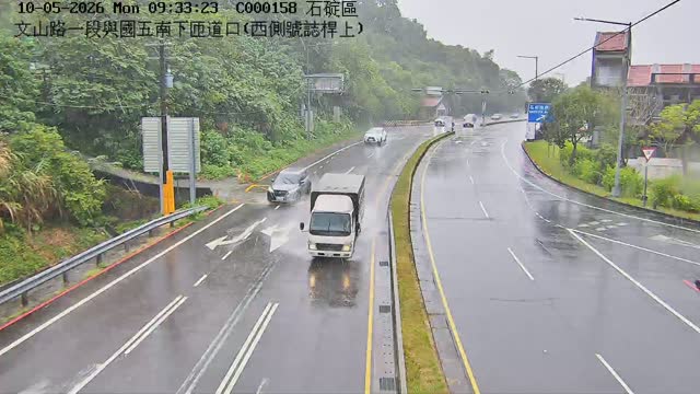 石碇區文山路一段、國五南下匝道口(西側號誌桿上)