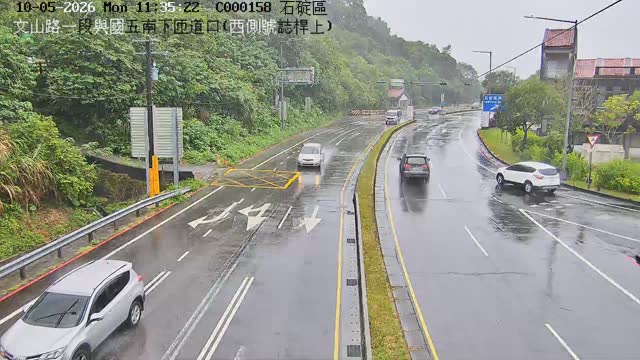 石碇區文山路一段、國五南下匝道口(西側號誌桿上)