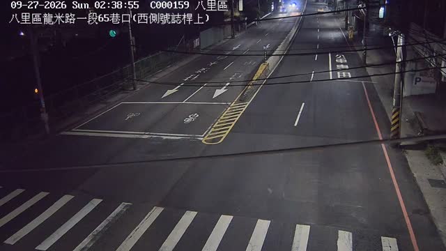 八里區龍米路一段65巷口(西側號誌桿上)