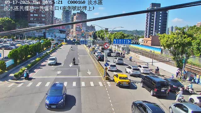 淡水區民權路、民富街口(南側號誌桿上)