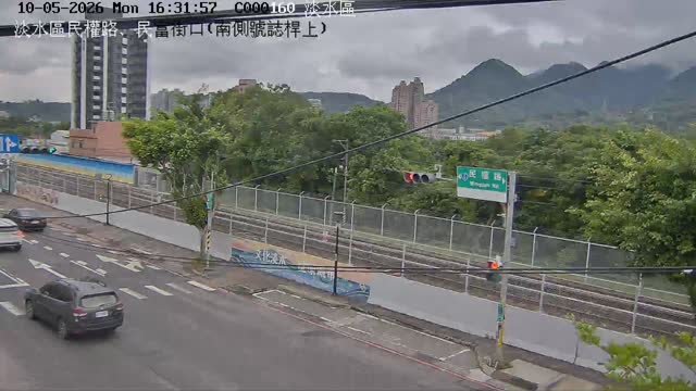 淡水區民權路、民富街口(南側號誌桿上)
