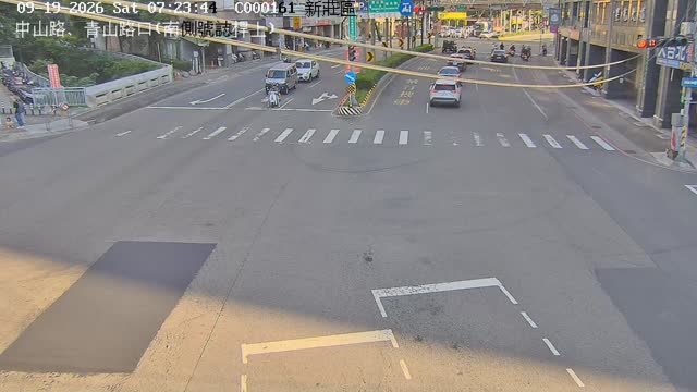 新莊區新北大道、青山路口(南側號誌桿上)