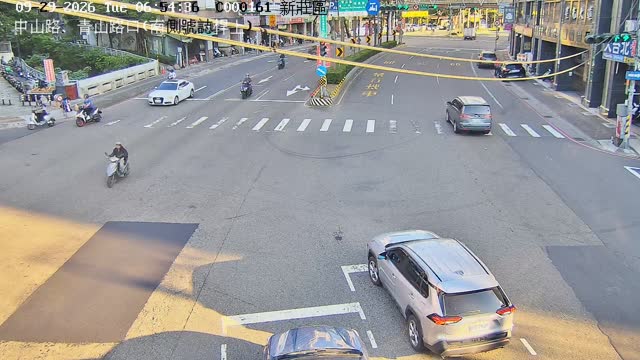 新莊區新北大道、青山路口(南側號誌桿上)