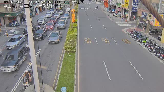 新莊區新北大道、中正路口(南側號誌桿上)