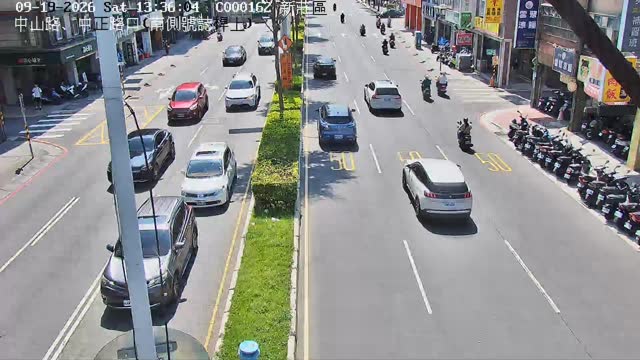 新莊區新北大道、中正路口(南側號誌桿上)