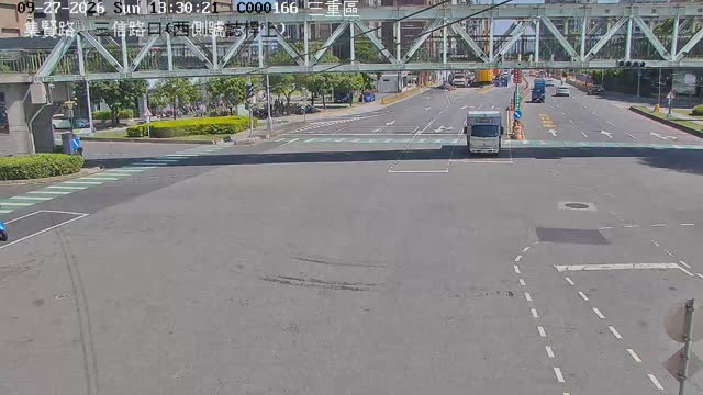 三重區集賢路、三信路口(西側號誌桿上)