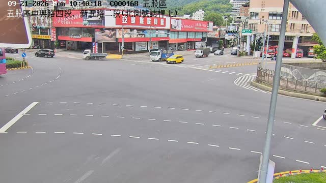 五股區中興路四段、新五路二段(北側號誌桿上)