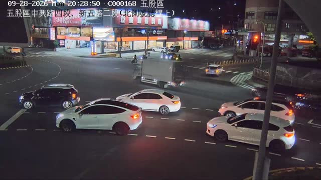 五股區中興路四段、新五路二段(北側號誌桿上)