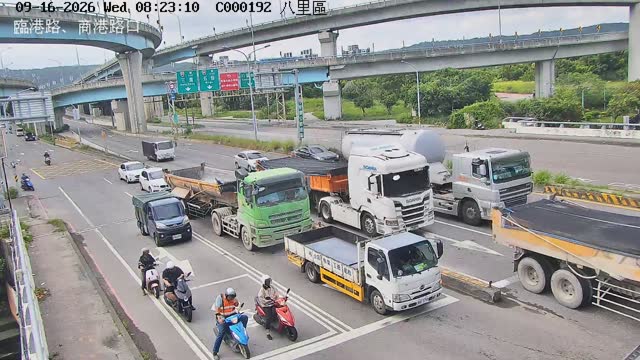 八里區臨港路商港路口