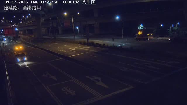 八里區臨港路商港路口