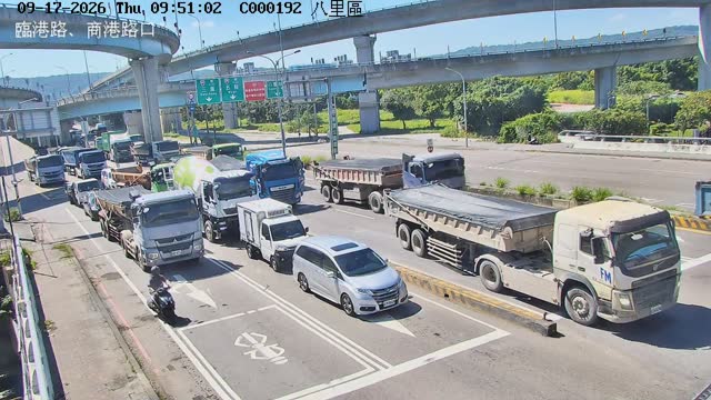 八里區臨港路商港路口