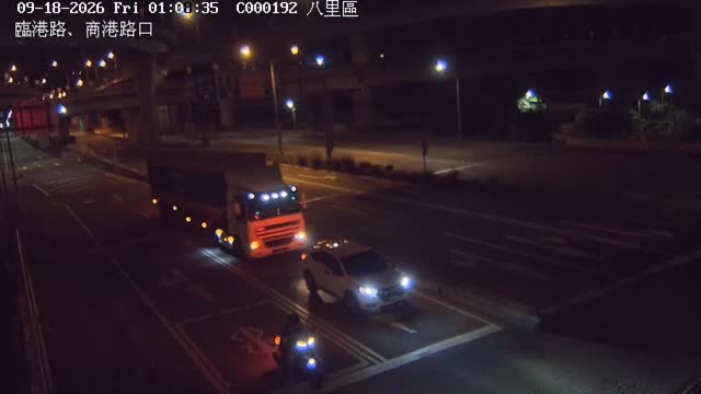 八里區臨港路商港路口