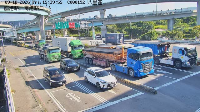 八里區臨港路商港路口