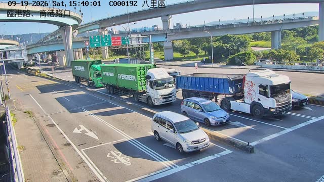 八里區臨港路商港路口