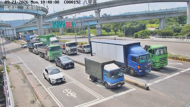 八里區臨港路商港路口