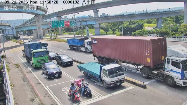 八里區臨港路商港路口