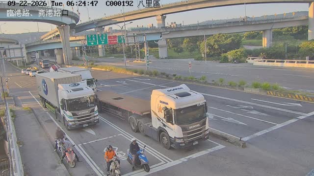 八里區臨港路商港路口