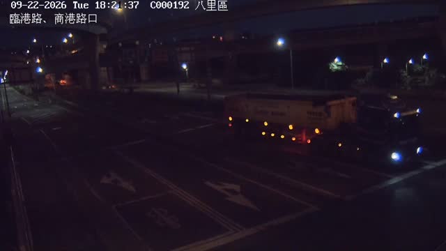 八里區臨港路商港路口