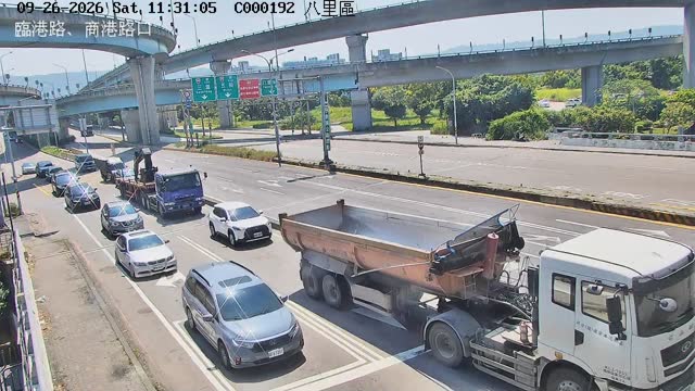 八里區臨港路商港路口