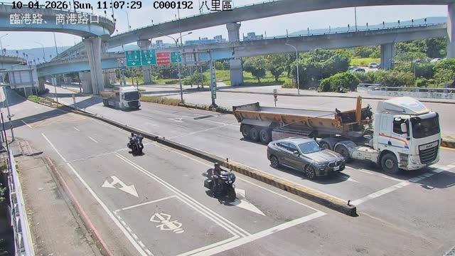 八里區臨港路商港路口