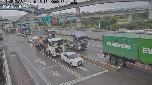 八里區臨港路商港路口