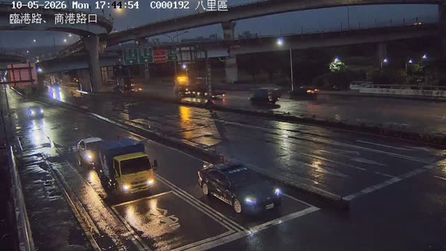 八里區臨港路商港路口