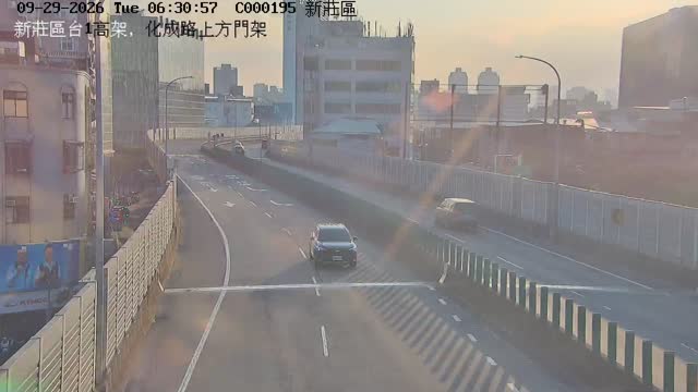 新莊區台1高架，化成路上方門架