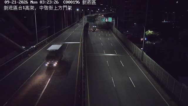 新莊區台1高架，中信街上方門架