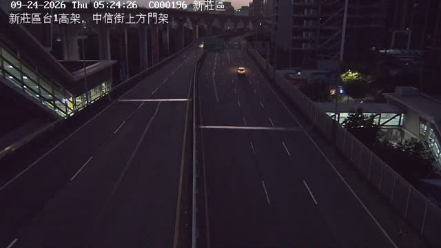 新莊區台1高架，中信街上方門架