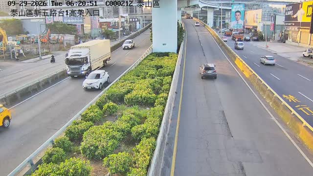 泰山區新五路台1高架入口