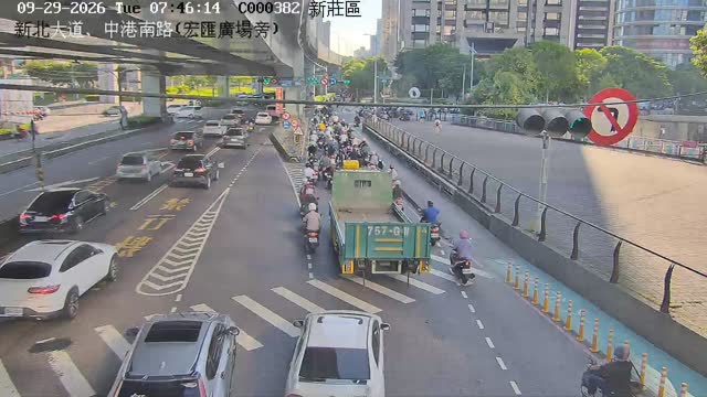 新北大道、中港南路(宏匯廣場旁)