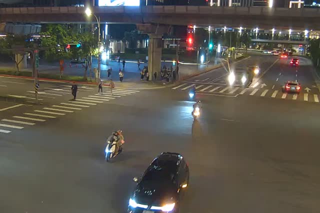 215-經貿二路105巷口