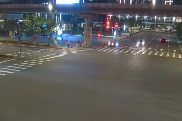 215-經貿二路105巷口