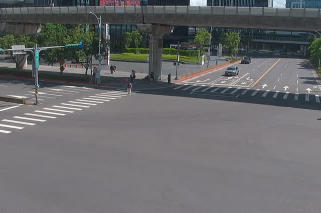 215-經貿二路105巷口