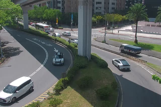 218-經貿一路環東大道槽化島