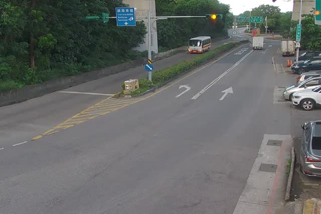 240-濱江街大佳國小大門右側(號誌桿)