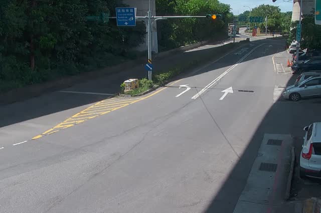 240-濱江街大佳國小大門右側(號誌桿)